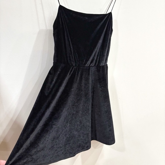Urban Outfitters Women’s M Black Velvet Slip Dress Party Goth Chic Minimalist - Picture 4 of 9